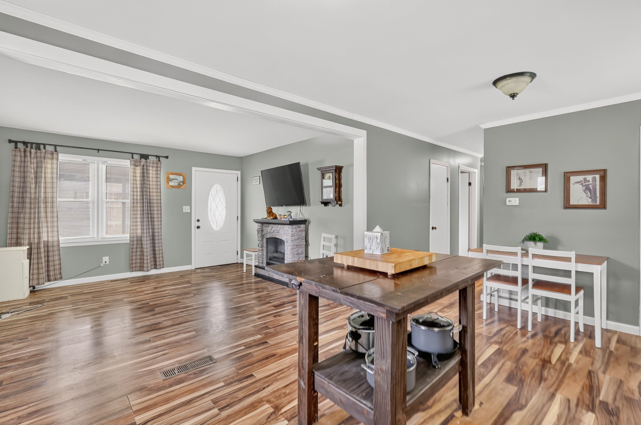 102 Lakeside Dr