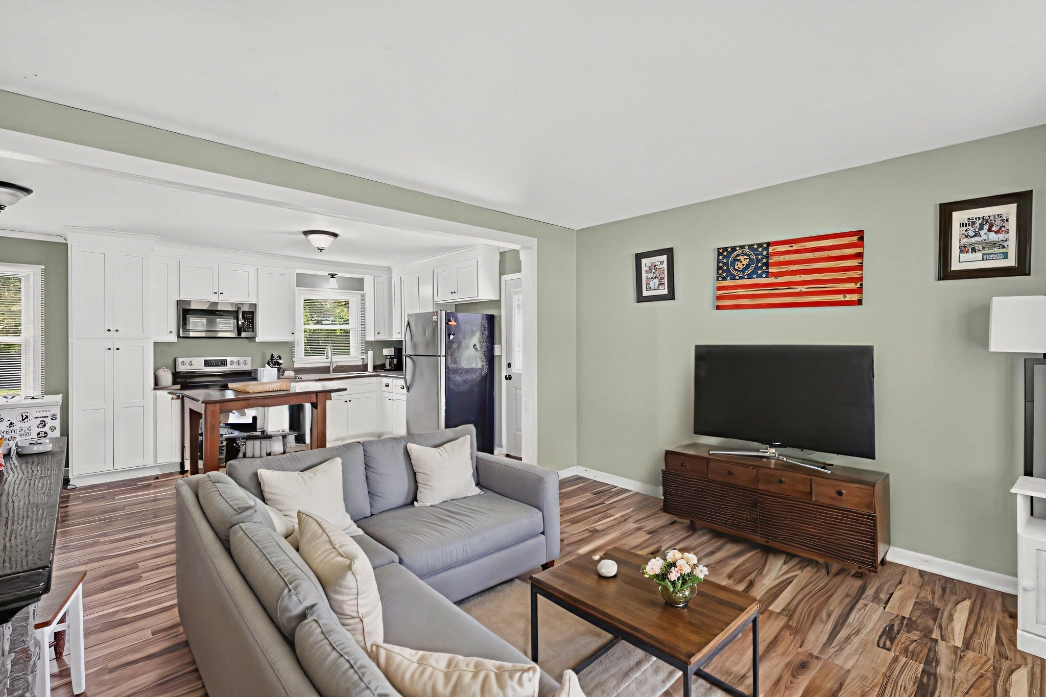 102 Lakeside Dr