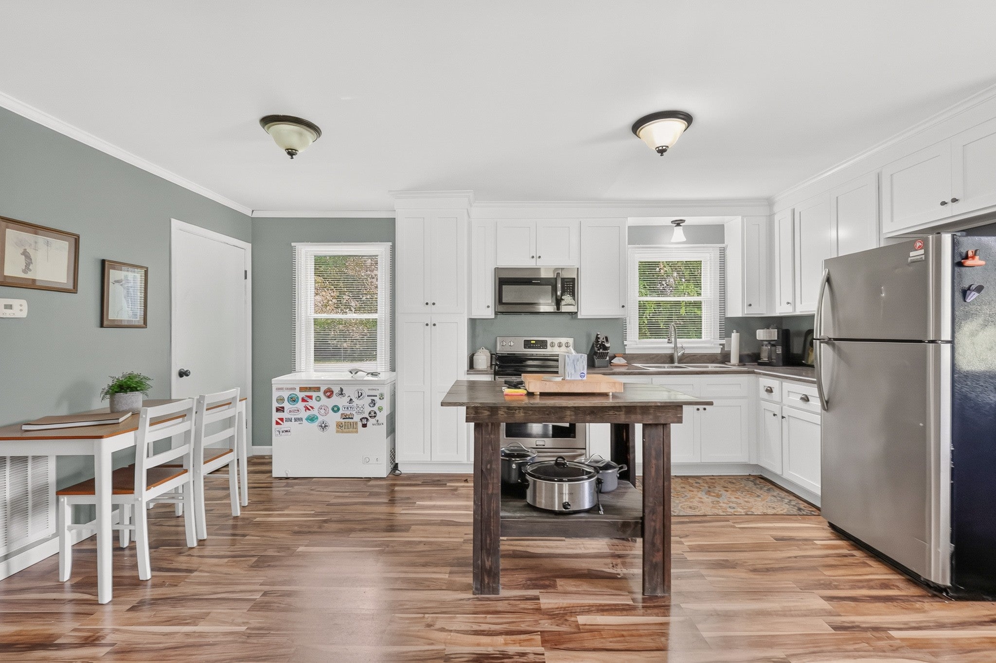 102 Lakeside Dr