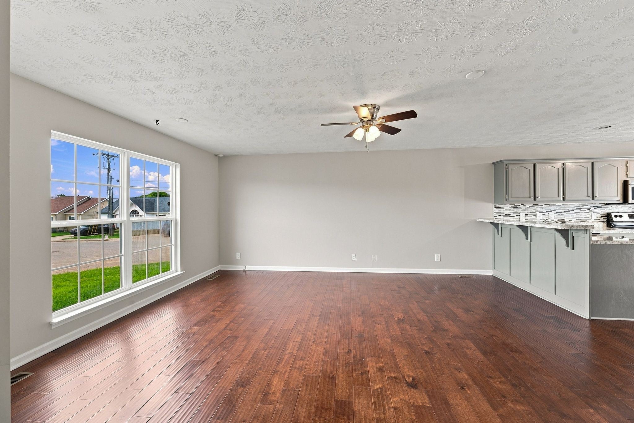 303 Bandera Ln