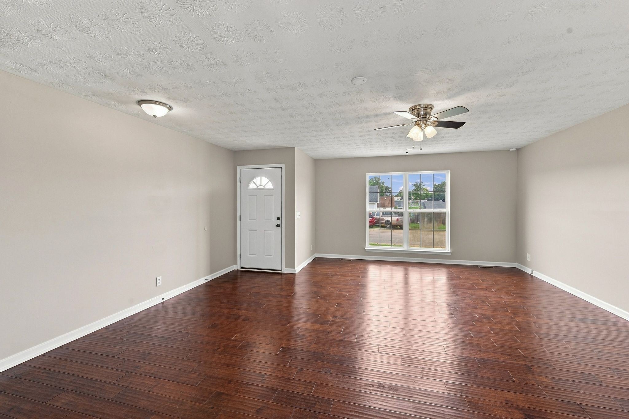 303 Bandera Ln