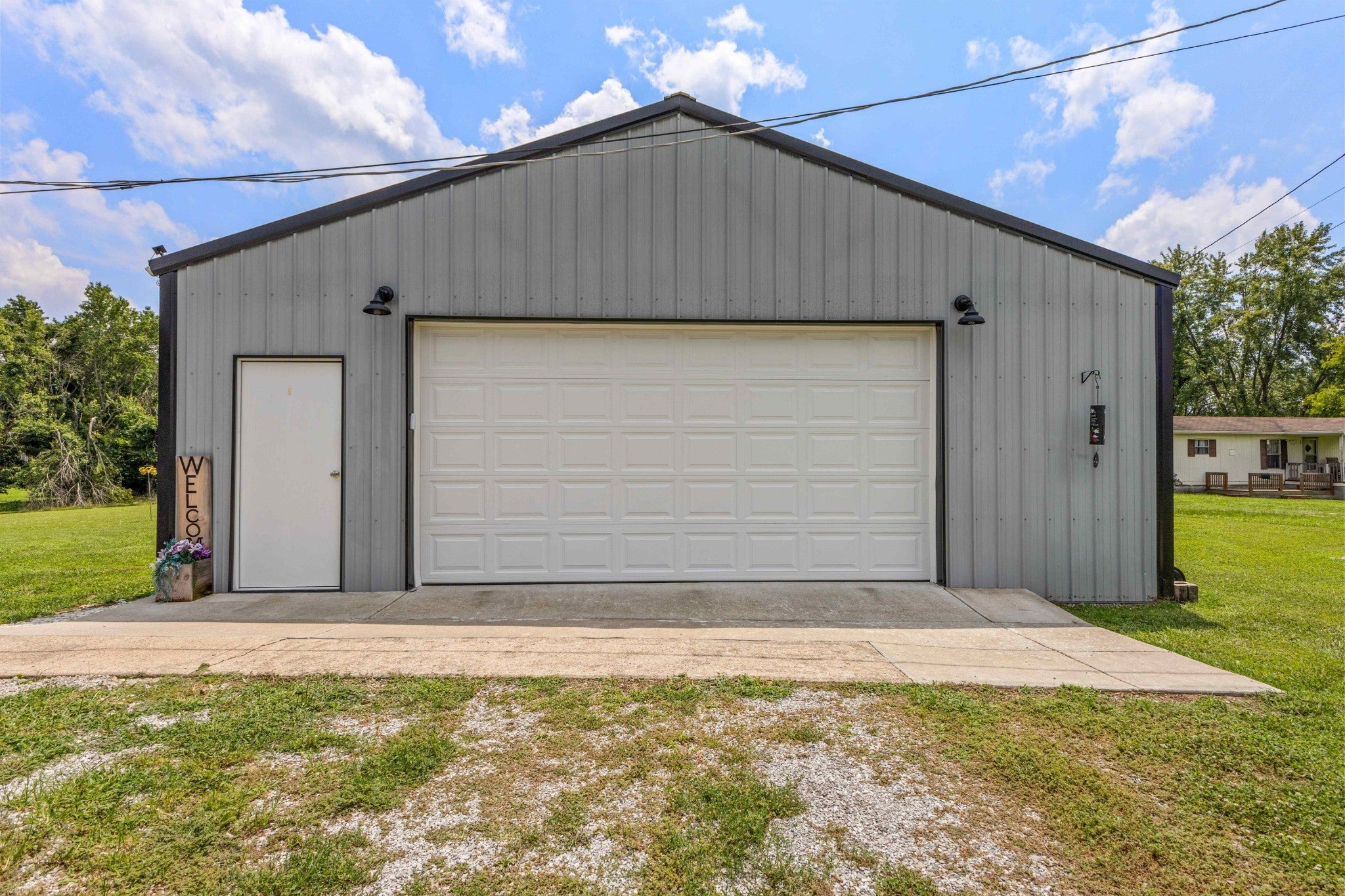 105 E Roberts Rd