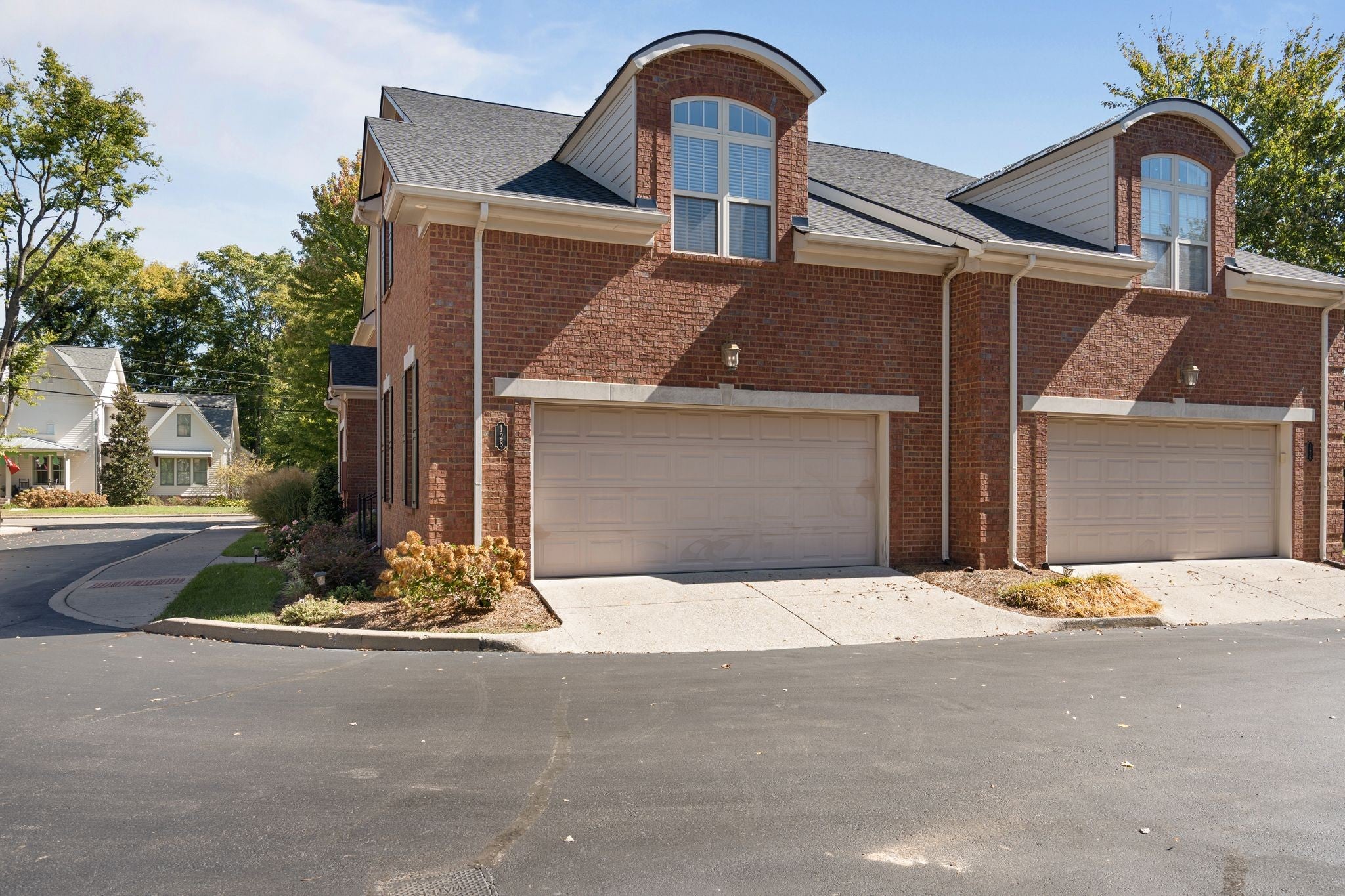 128 Brilliantine Cir