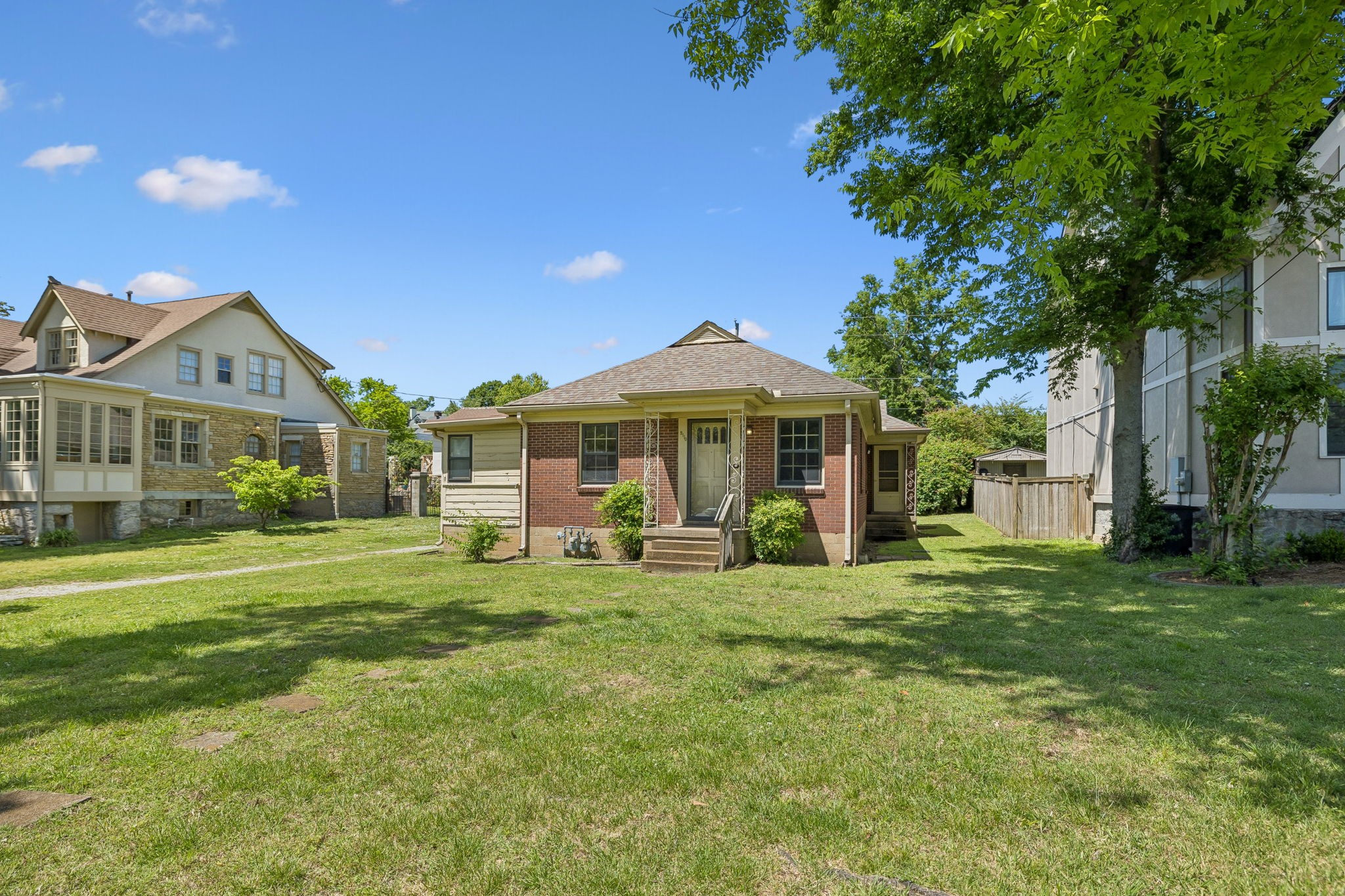 2110A W Linden Ave