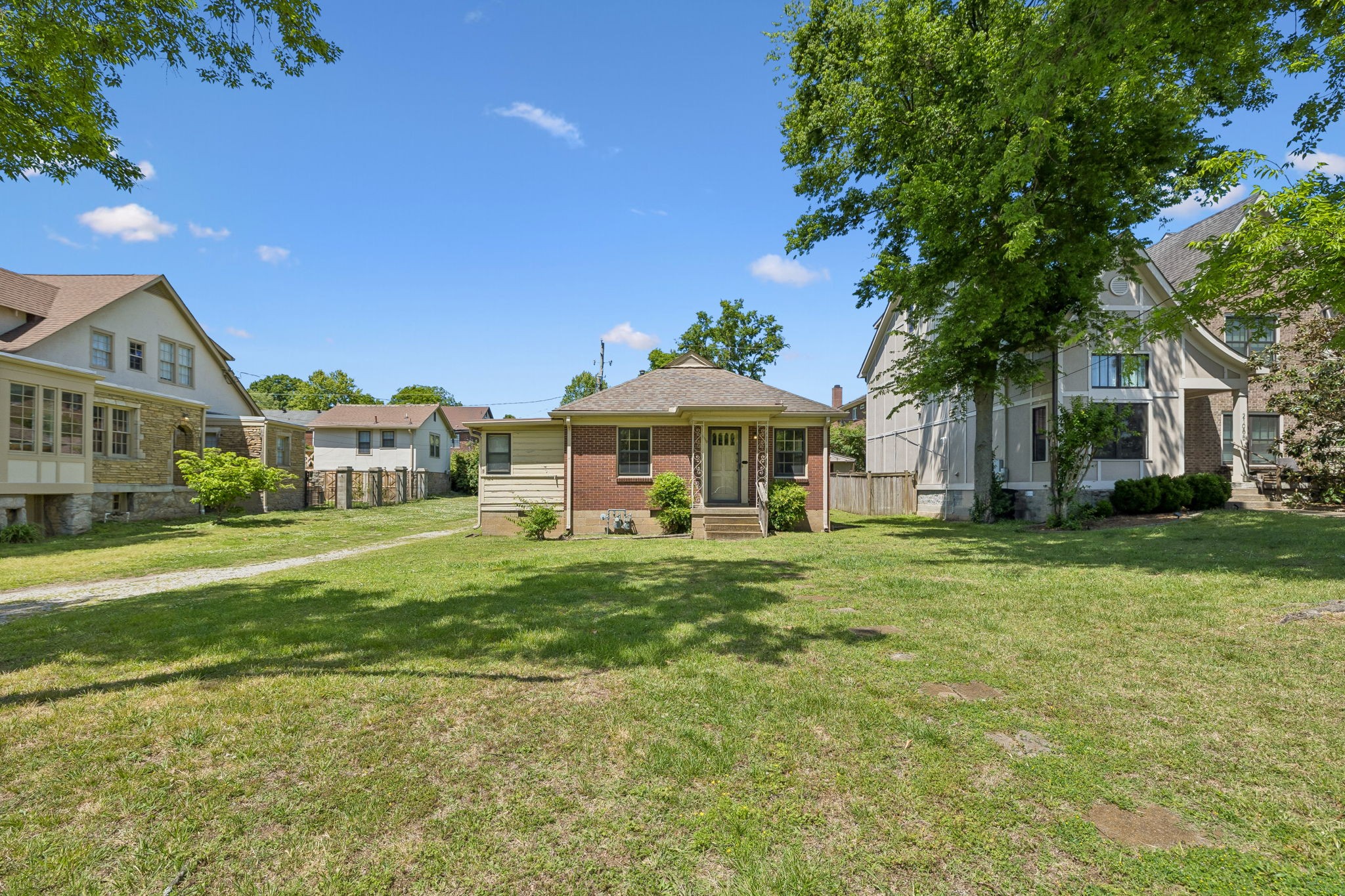 2110A W Linden Ave