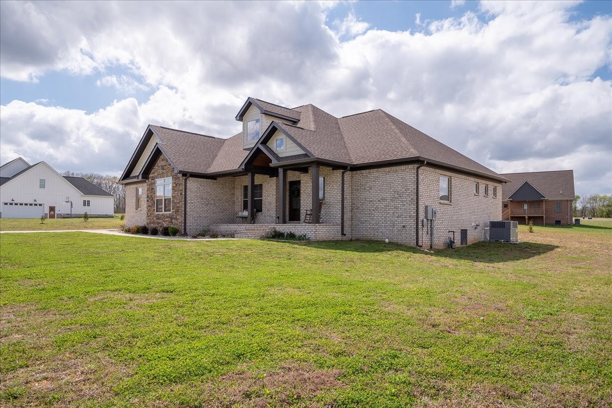 114 Hurst Dr