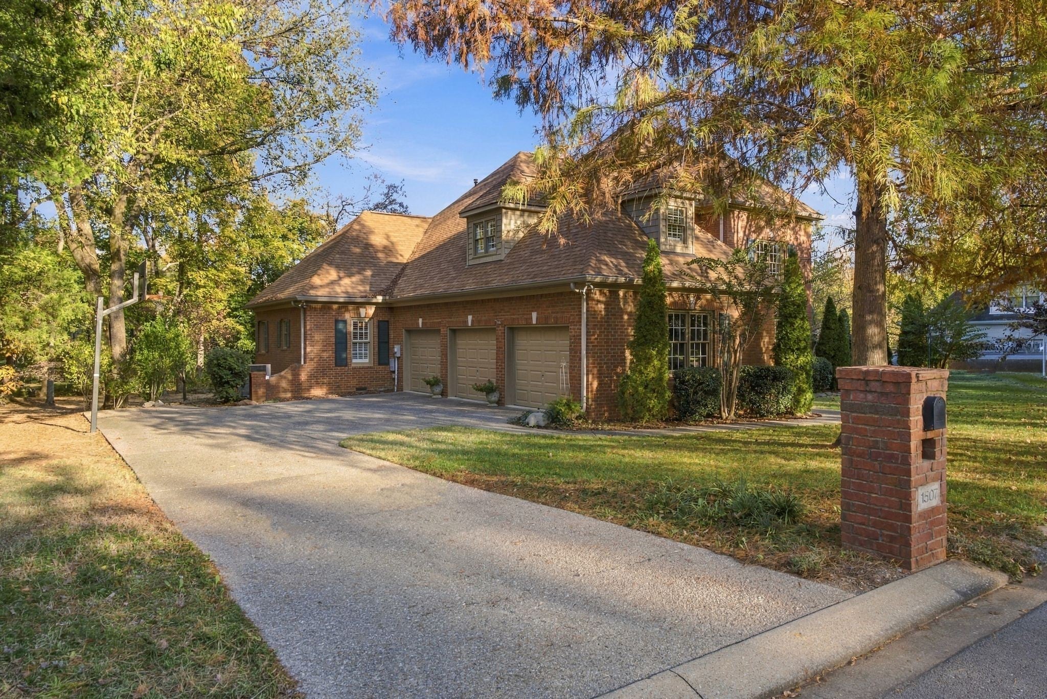 1507 Shagbark Trl