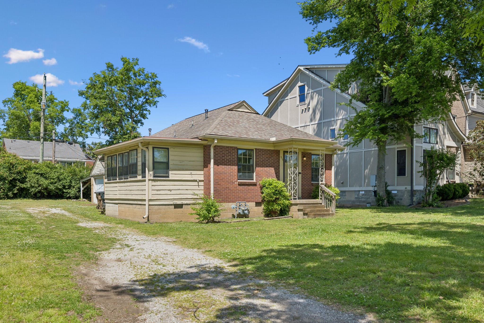 2110A W Linden Ave