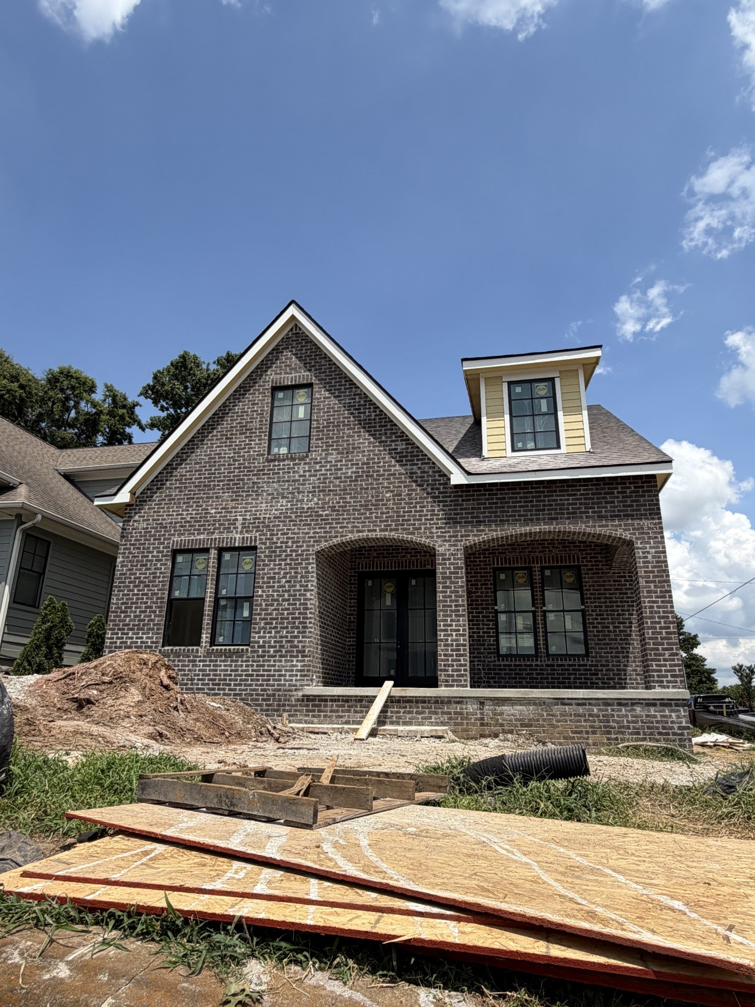 listing at 2110a W Linden Ave, Nashville