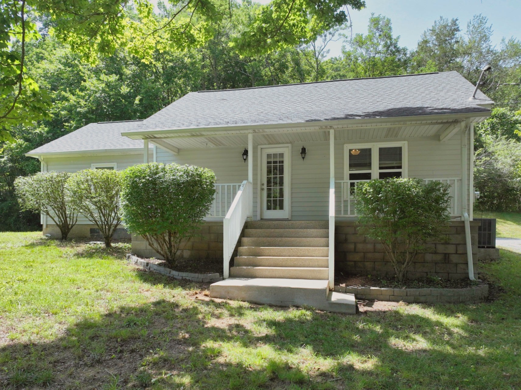 1290 Louisville Hwy