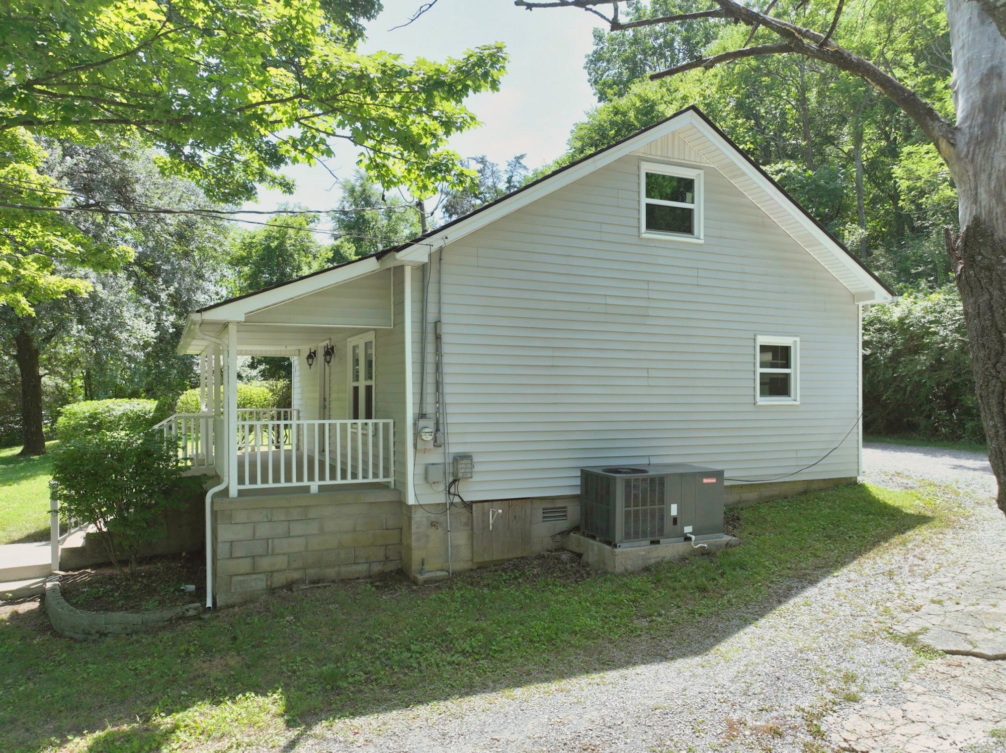 1290 Louisville Hwy