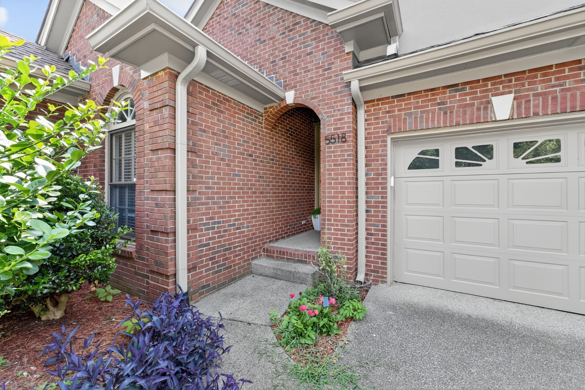 5518 Hearthstone Ln