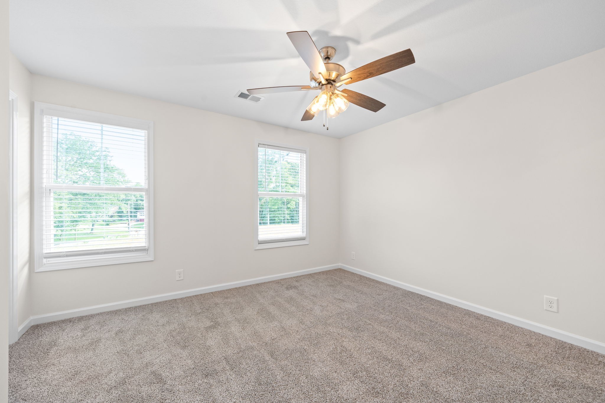 Clarksville, Tennessee 37043, United States, 2 Bedrooms Bedrooms, ,3 BathroomsBathrooms,Residential,Active,103436