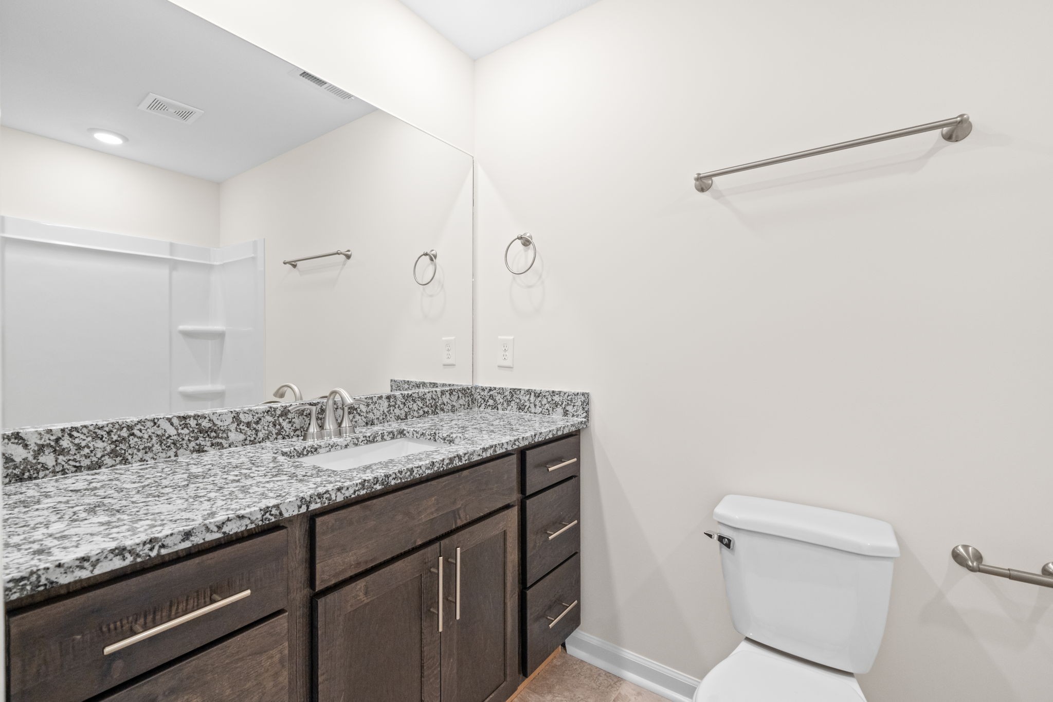 Clarksville, Tennessee 37043, United States, 2 Bedrooms Bedrooms, ,3 BathroomsBathrooms,Residential,Active,103436