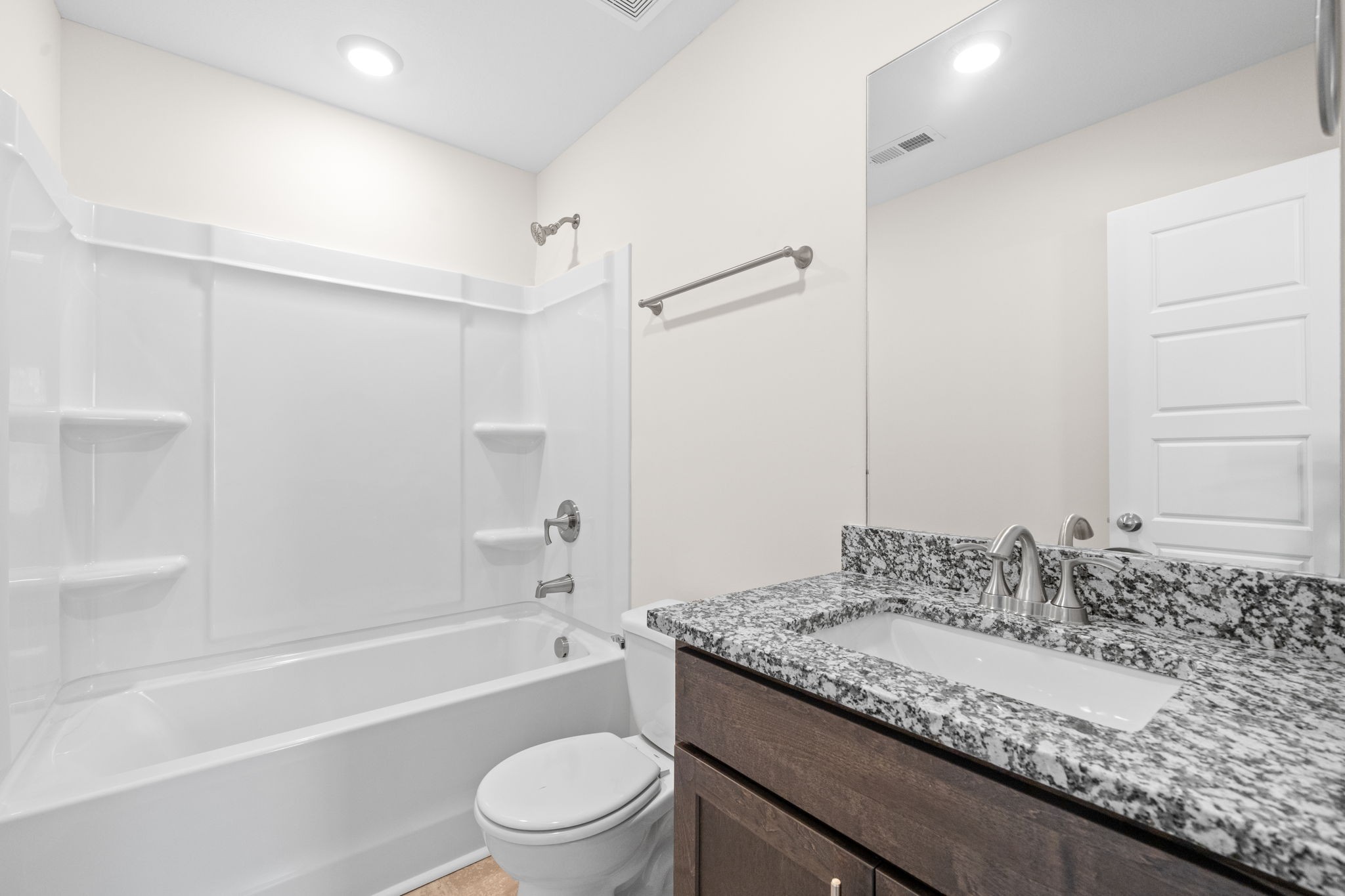 Clarksville, Tennessee 37043, United States, 2 Bedrooms Bedrooms, ,3 BathroomsBathrooms,Residential,Active,103436