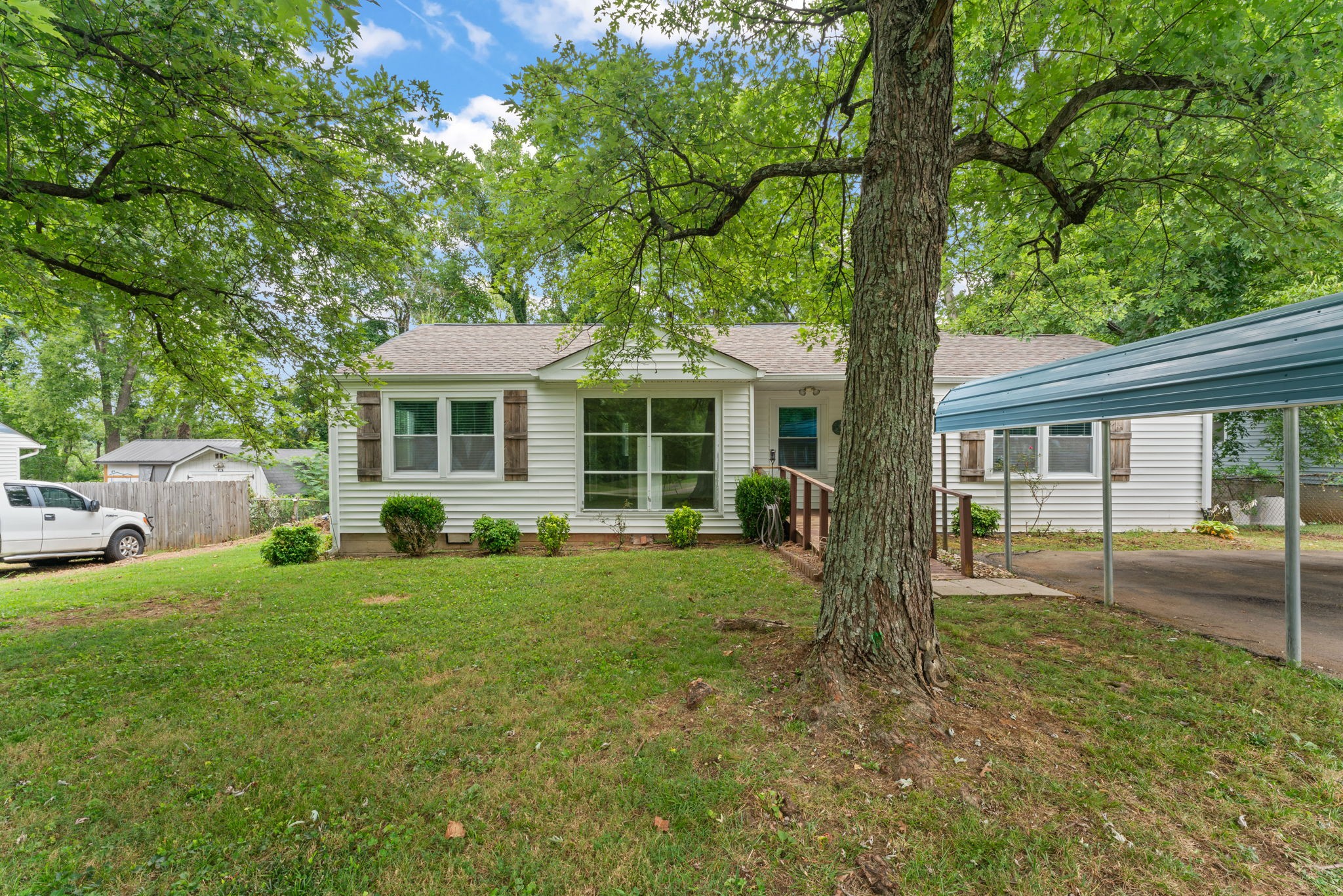 726 Cameo Dr