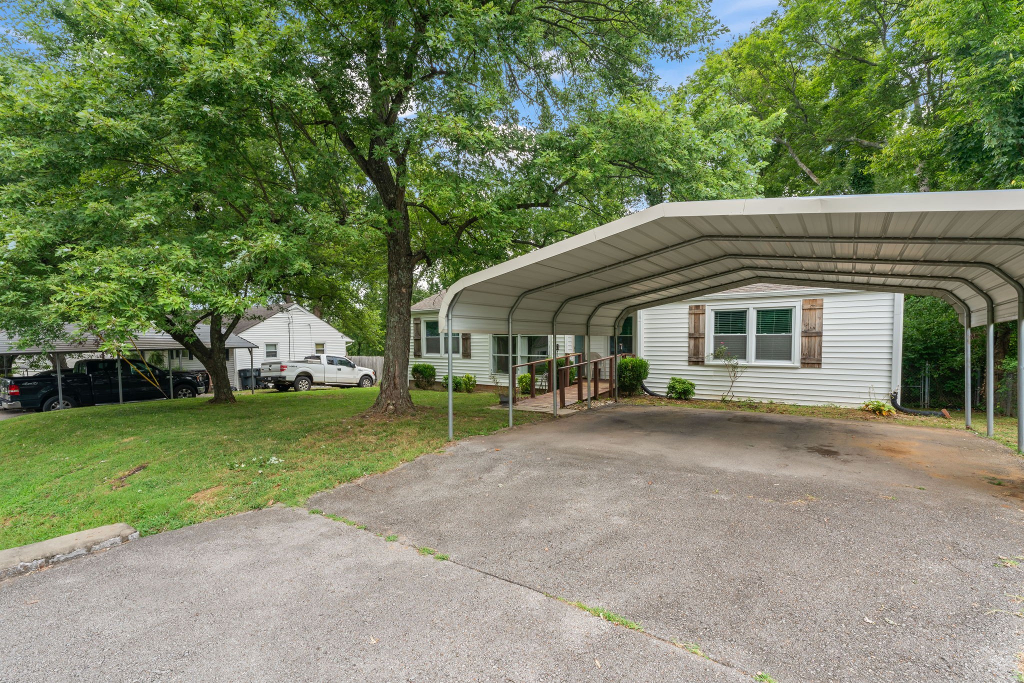 726 Cameo Dr