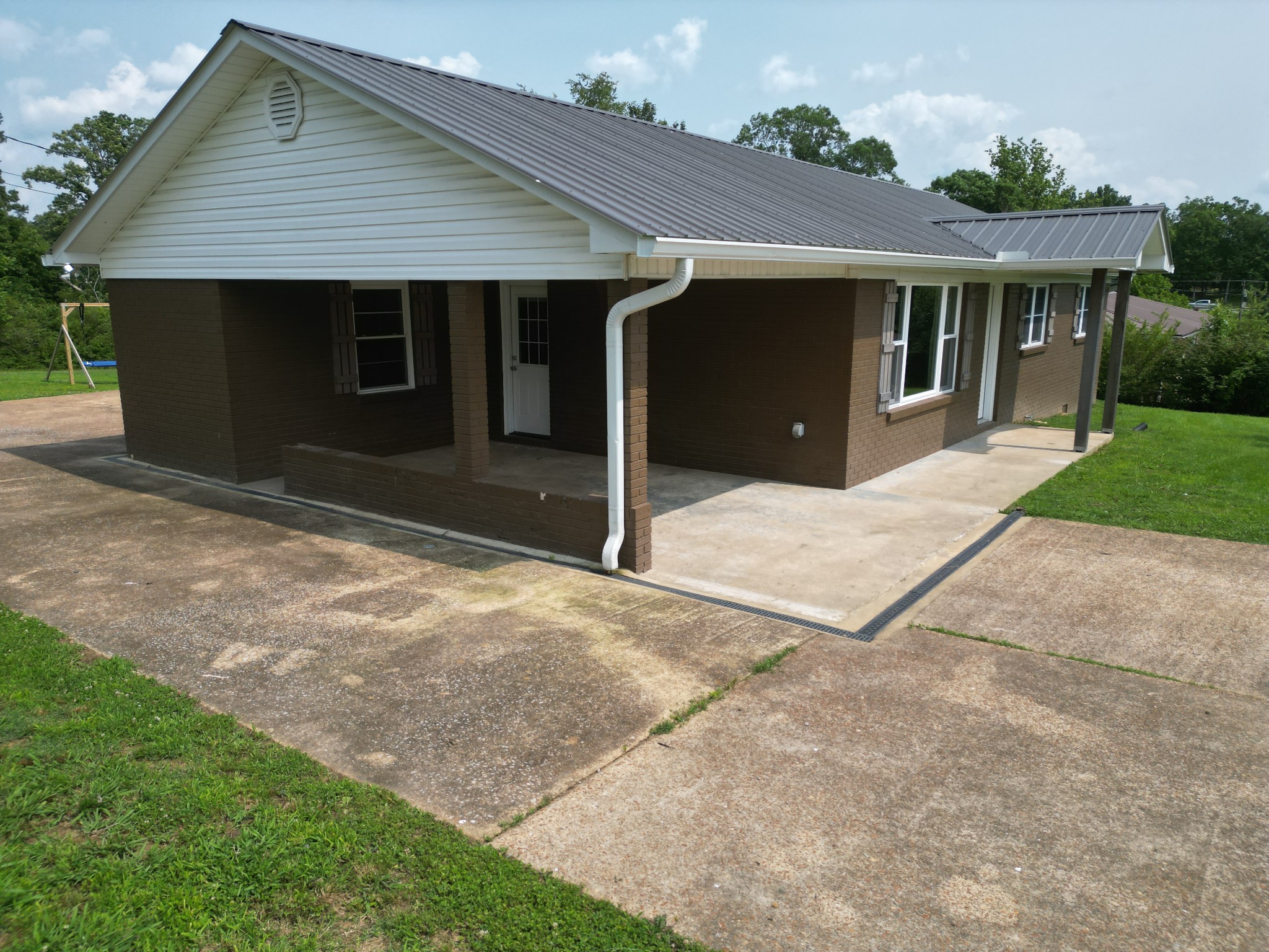 910 Hassell Dr
