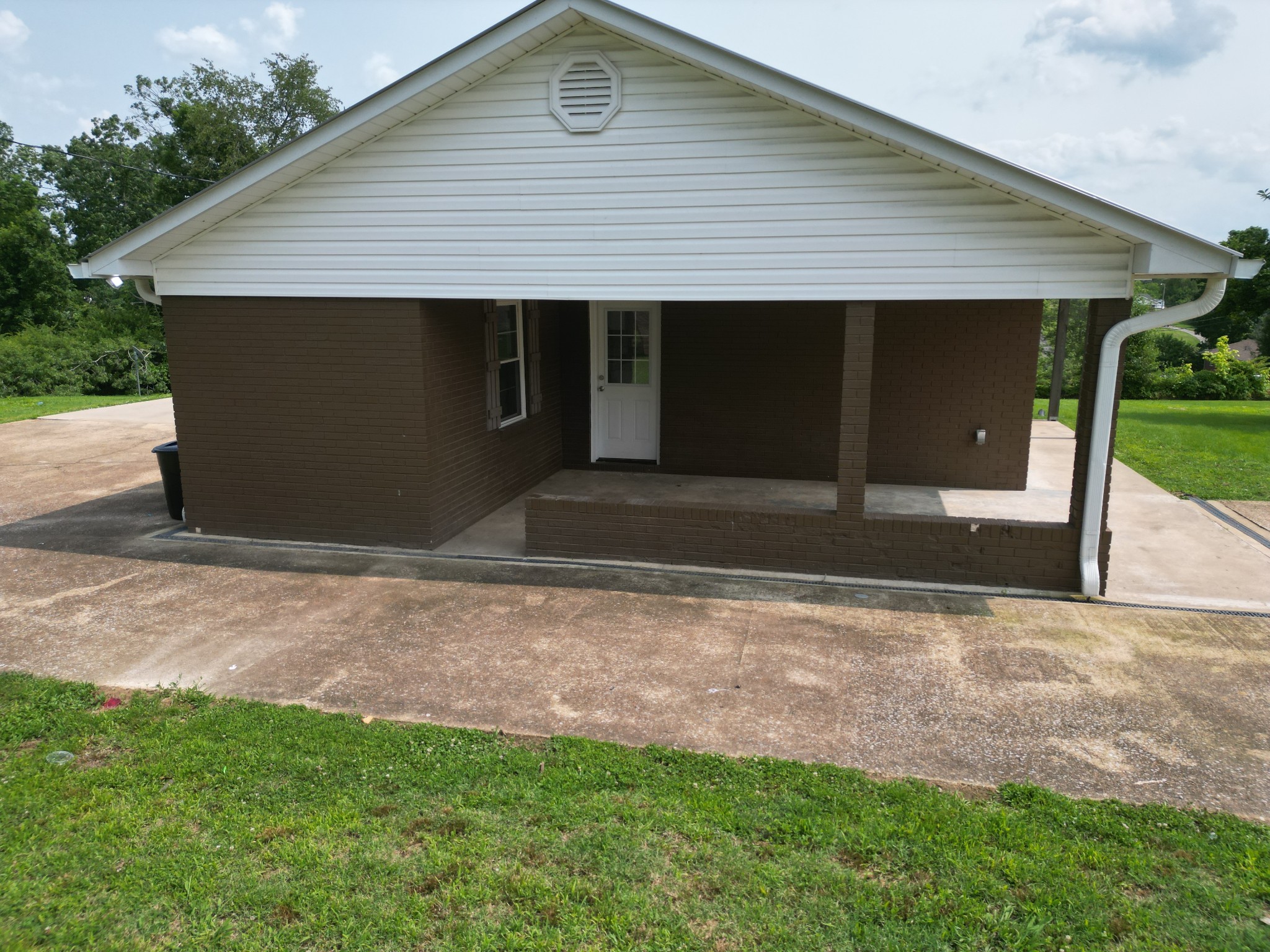 910 Hassell Dr