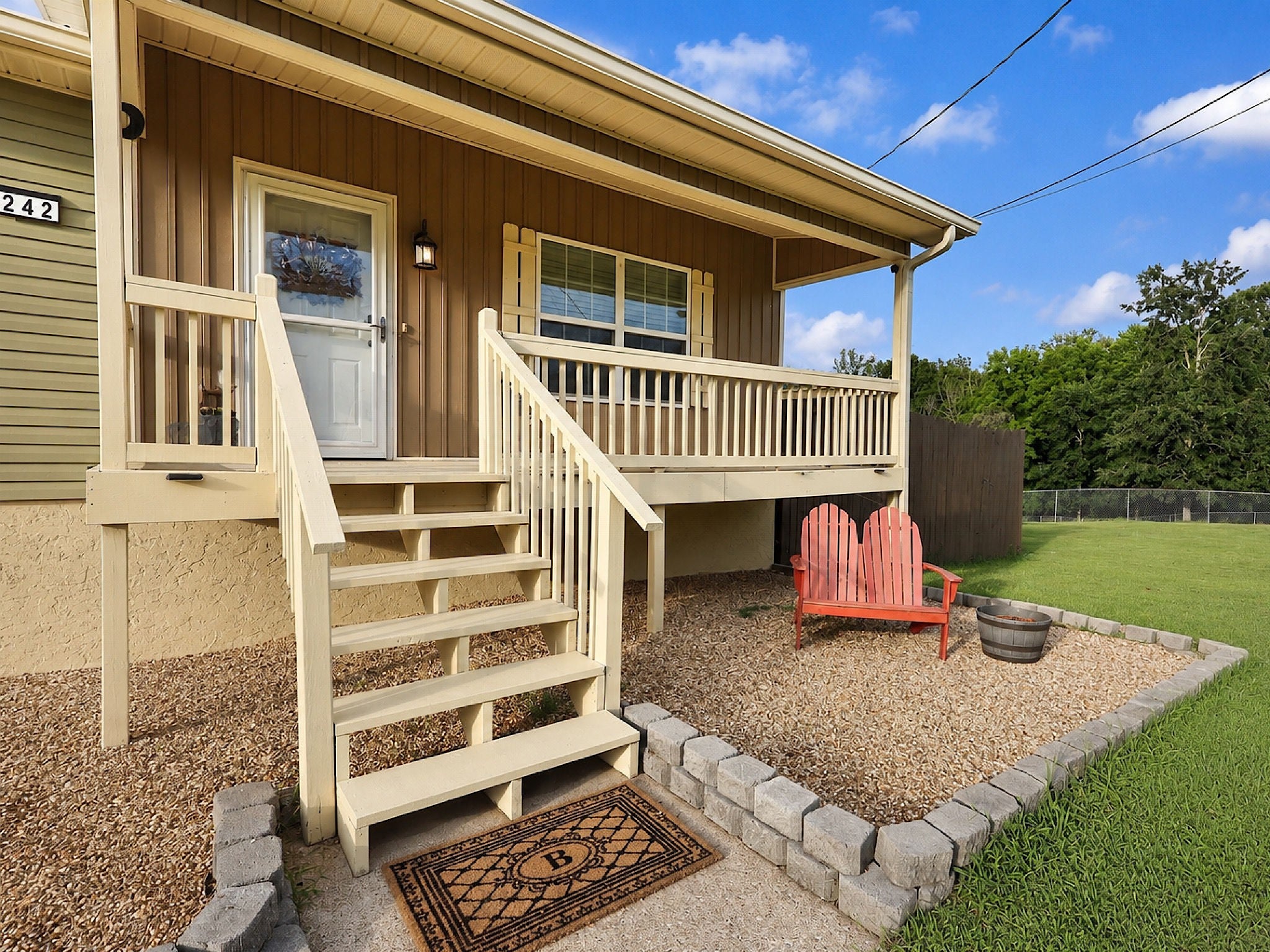 242 Thorne Cir SE