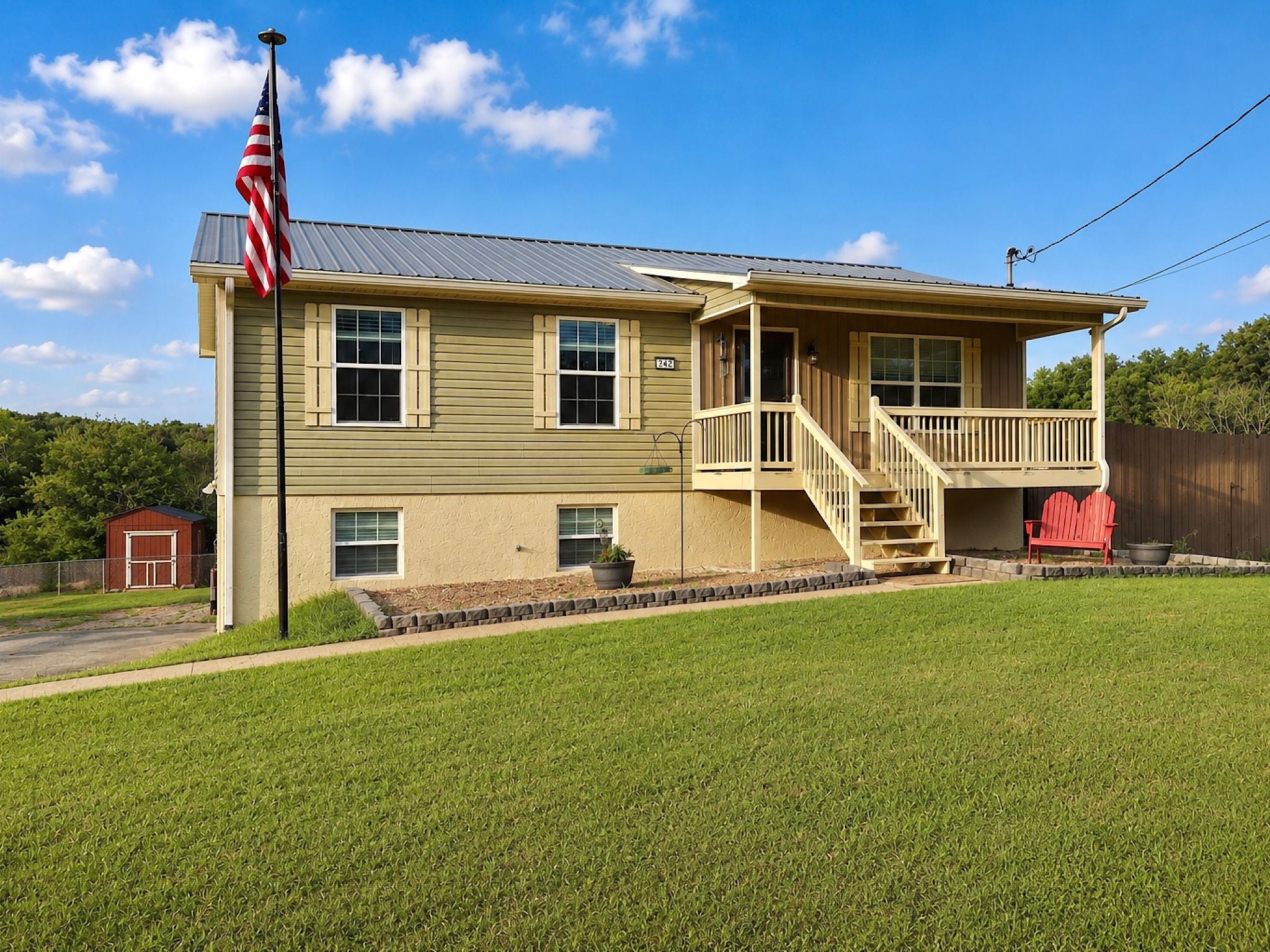 242 Thorne Cir SE