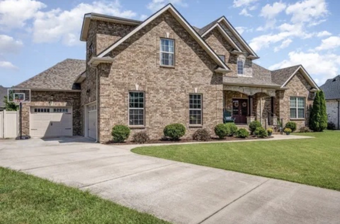 2303 Lionheart Dr