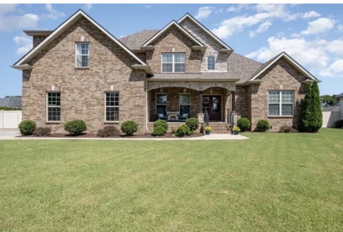 2303 Lionheart Dr