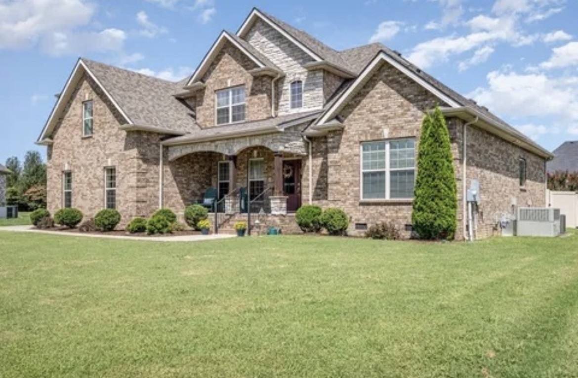 2303 Lionheart Dr