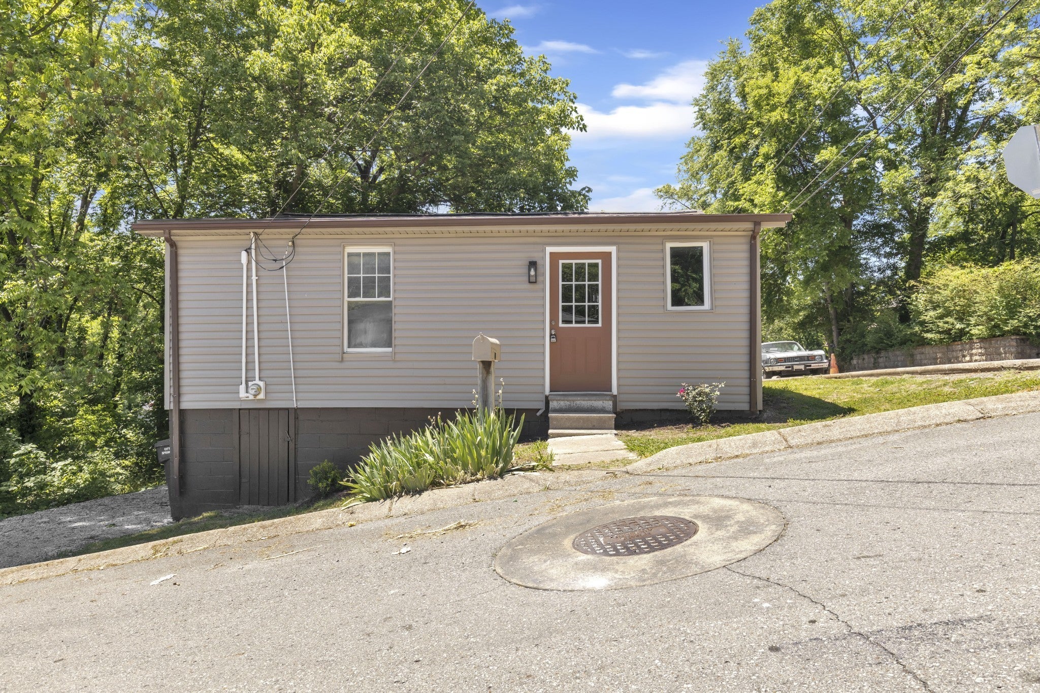 223 4th Ave E