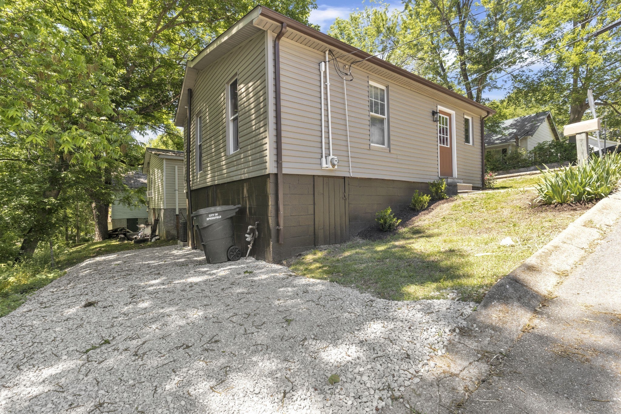 223 4th Ave E