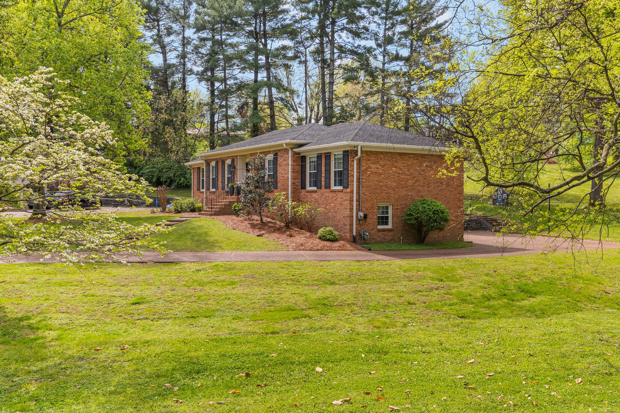 513 Dillard Ct