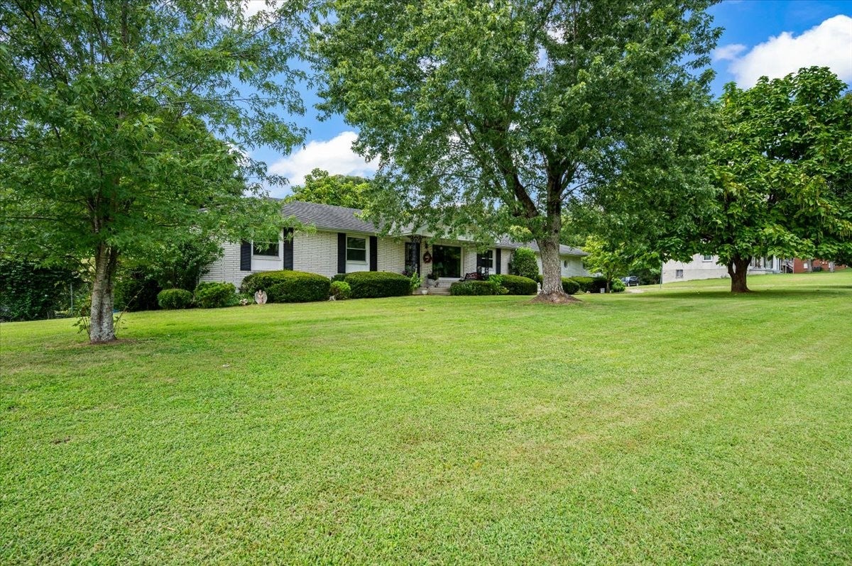 3-bed home sold in Goodlettsville, TN 37072, 302 Utley Dr 302 Utley Dr, Goodlettsville TN 37072 3-bed home, photo 1 of 41