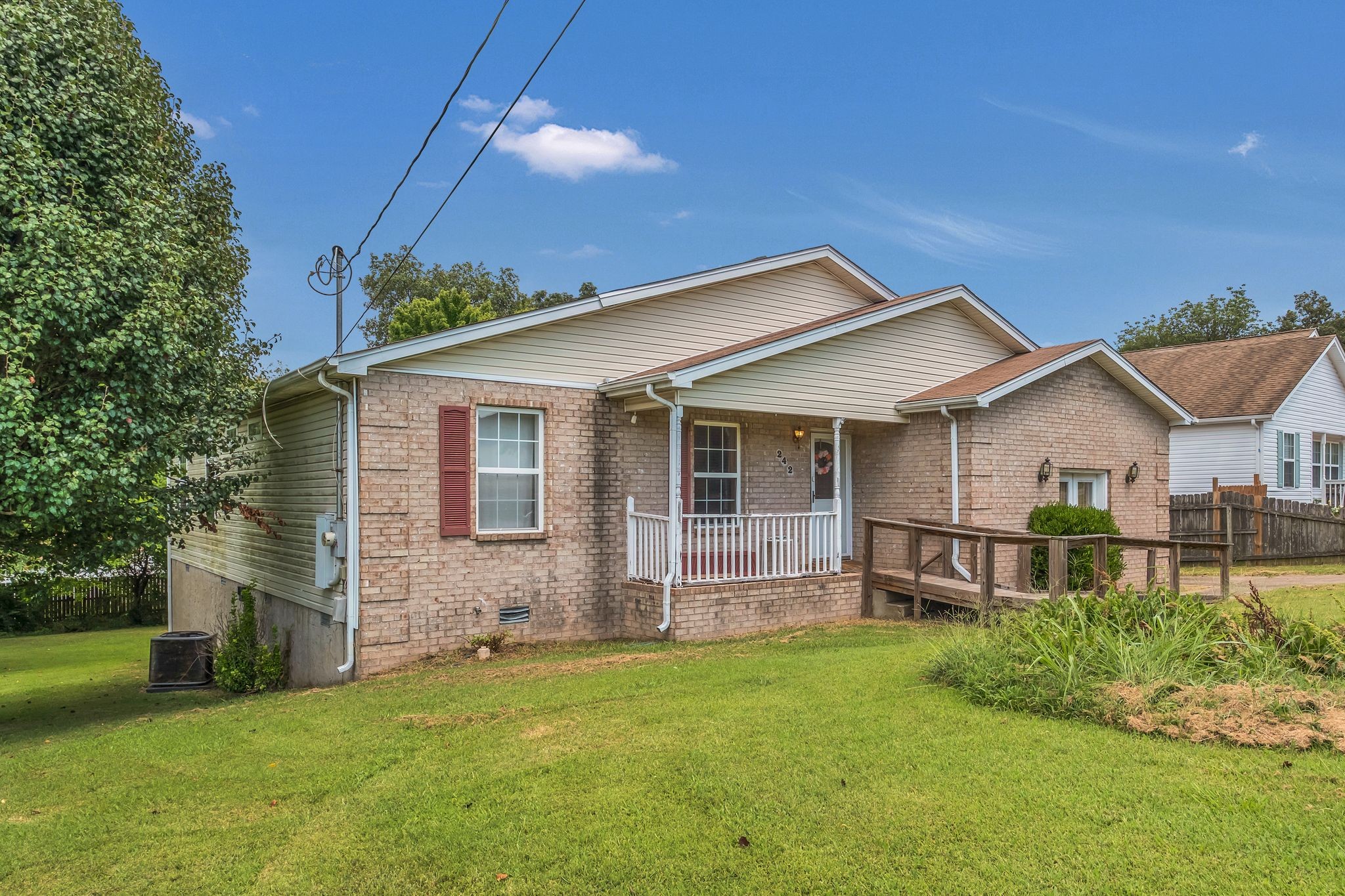 242 Lake Forest Dr