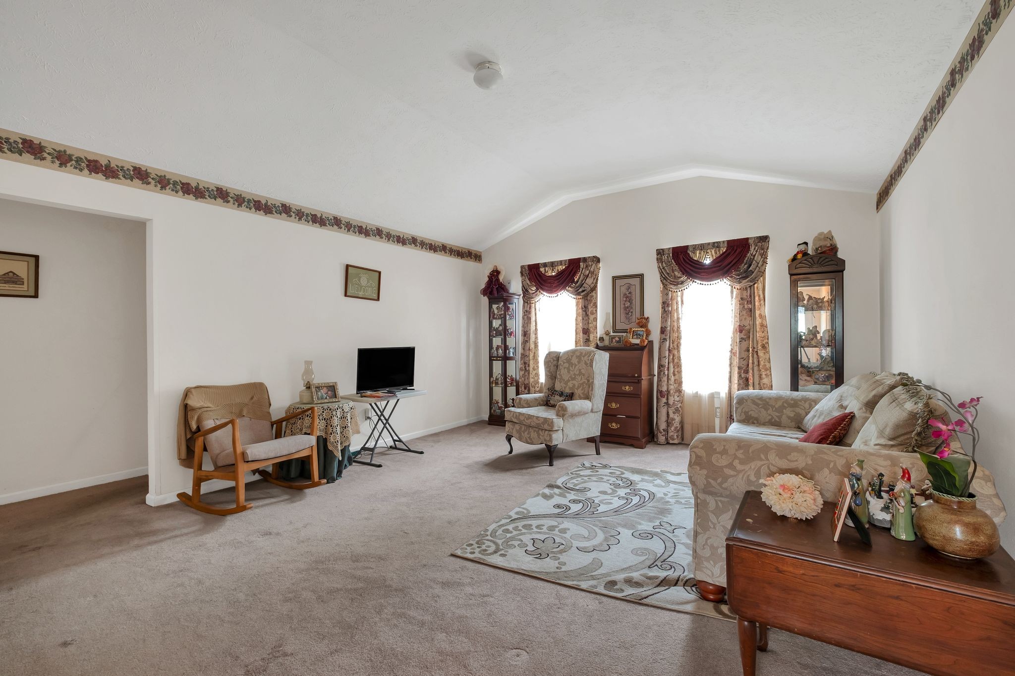 242 Lake Forest Dr