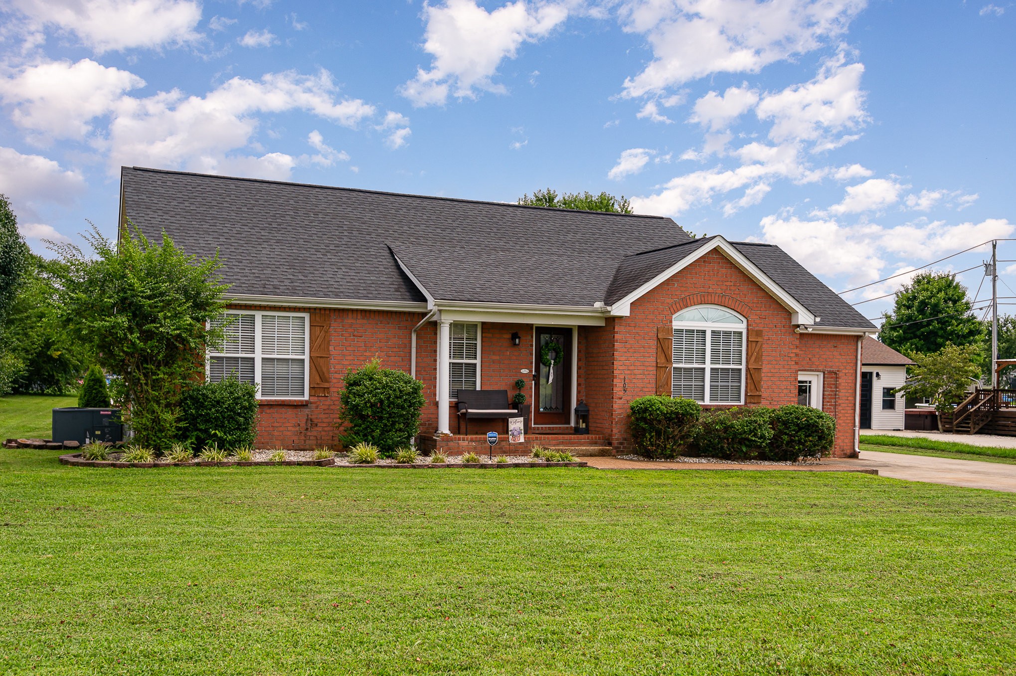 105 Irish Oaks Dr