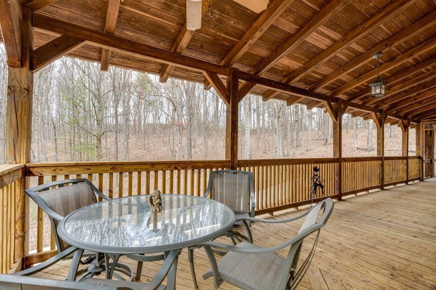 547 Hughes Road SE