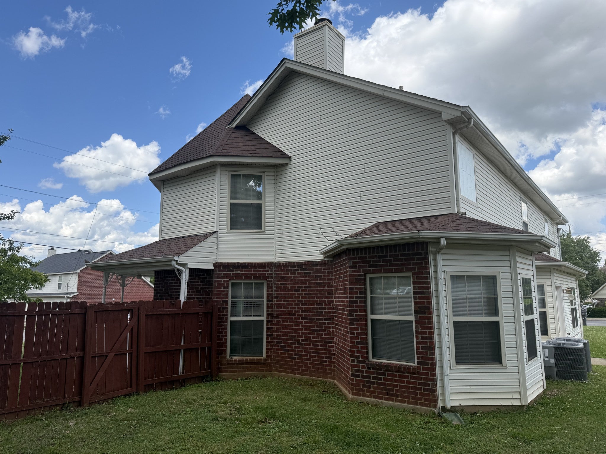 5453 Hickory Woods Dr