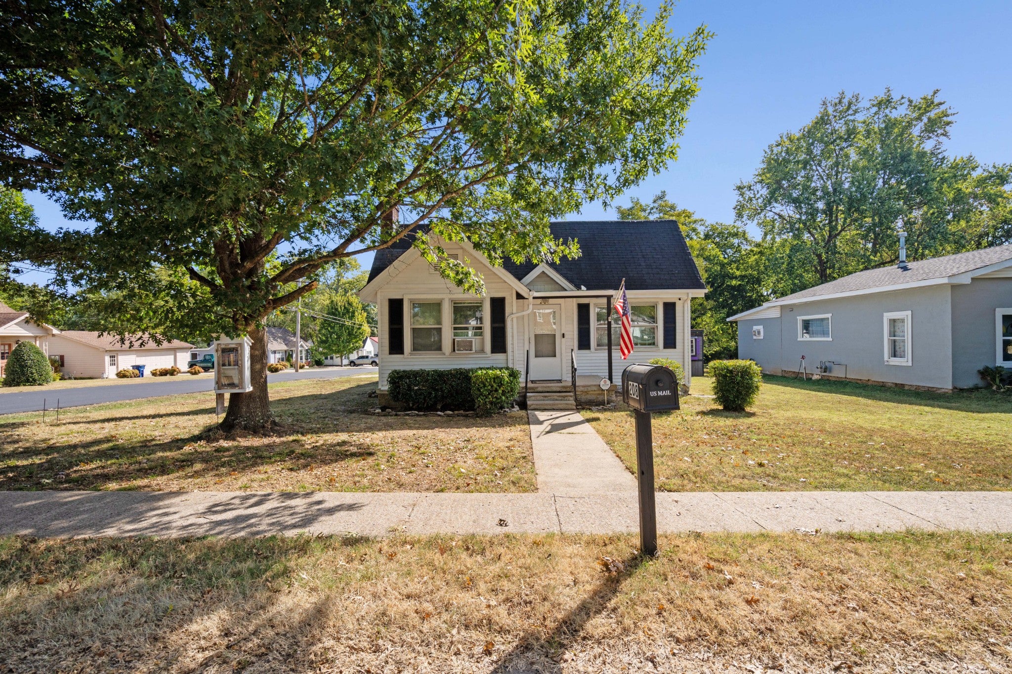 208 Hobson Ave
