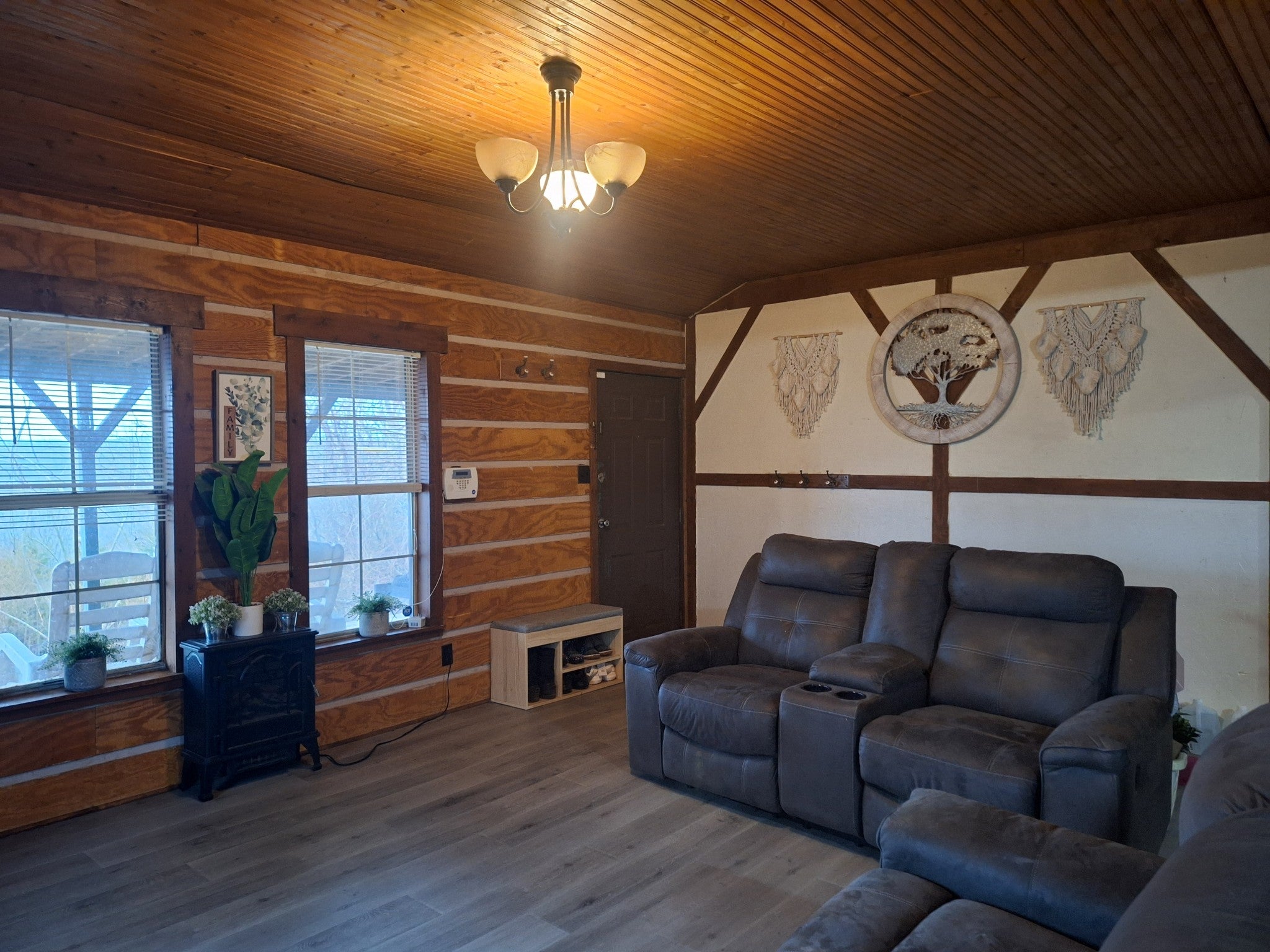 199 Dixon Ln