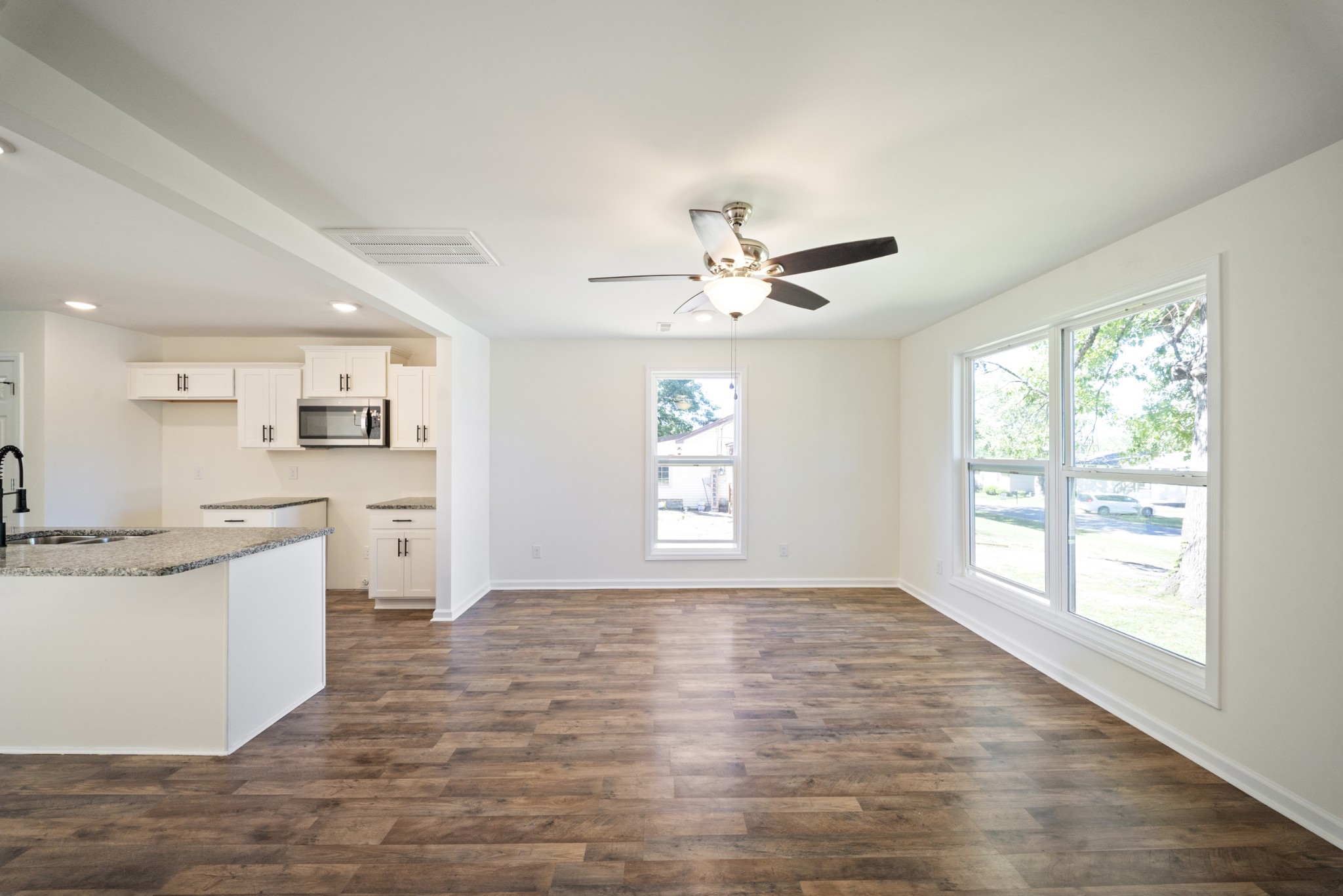 704 Perry Dr