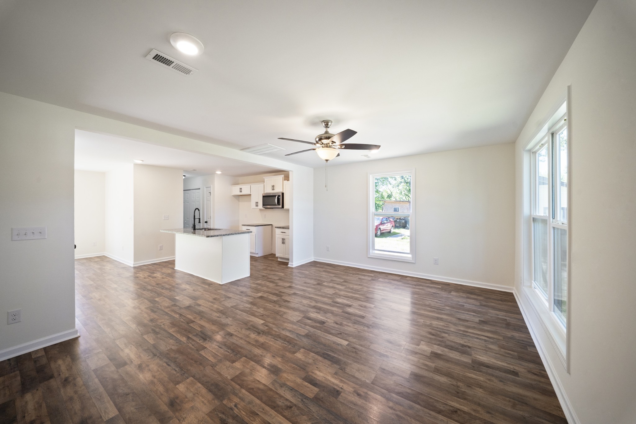 704 Perry Dr