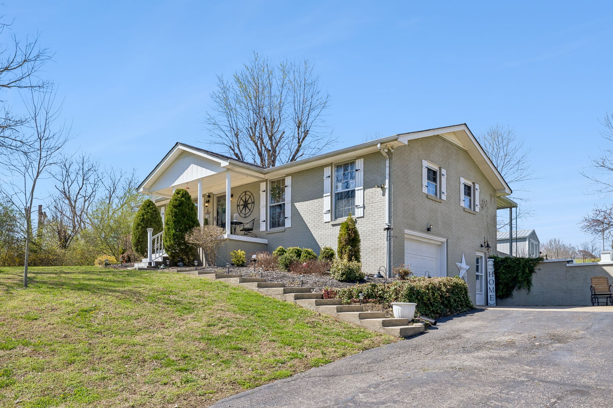 212 Bradford Hill Rd N