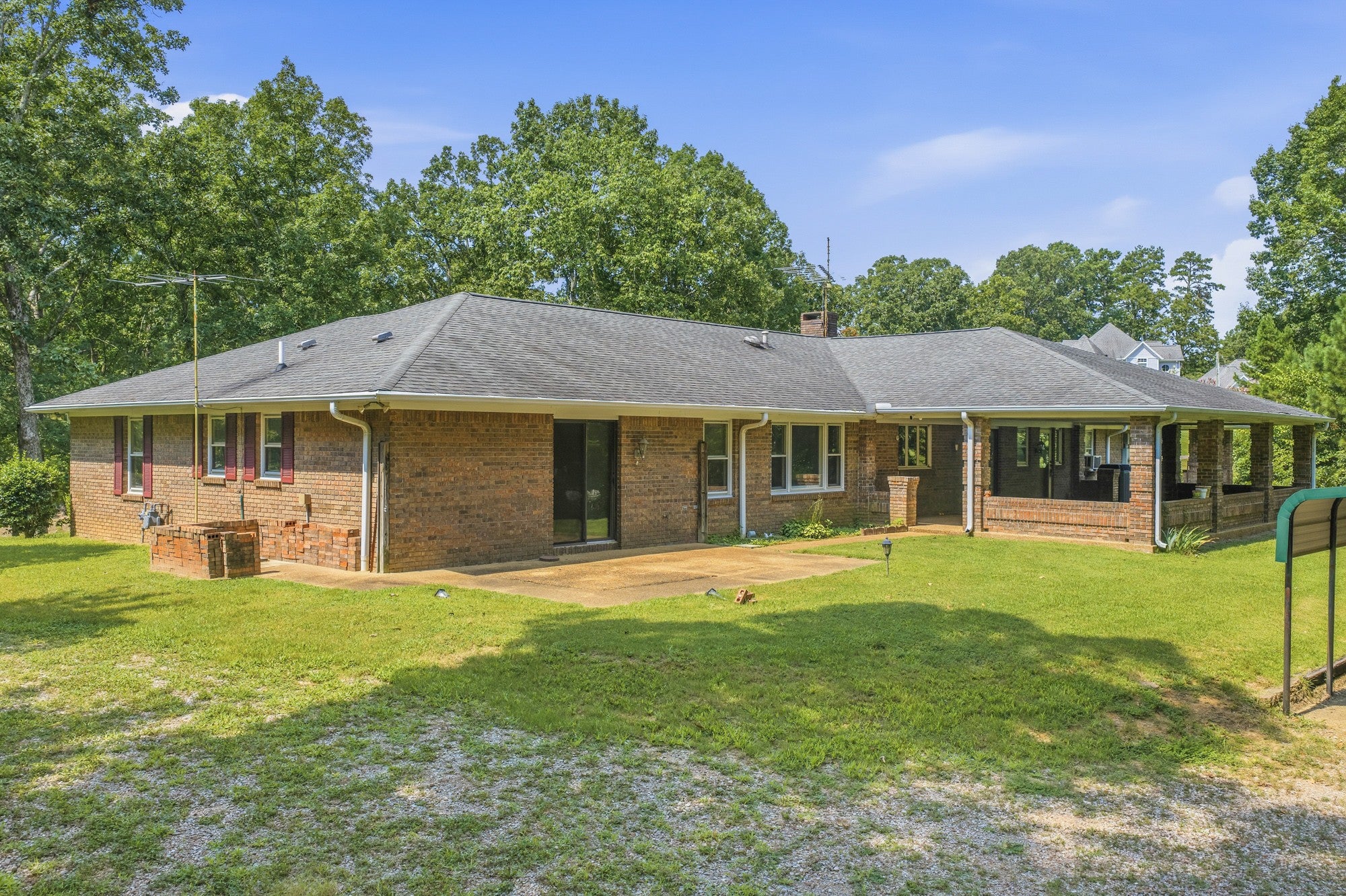 32 Fairway Pl