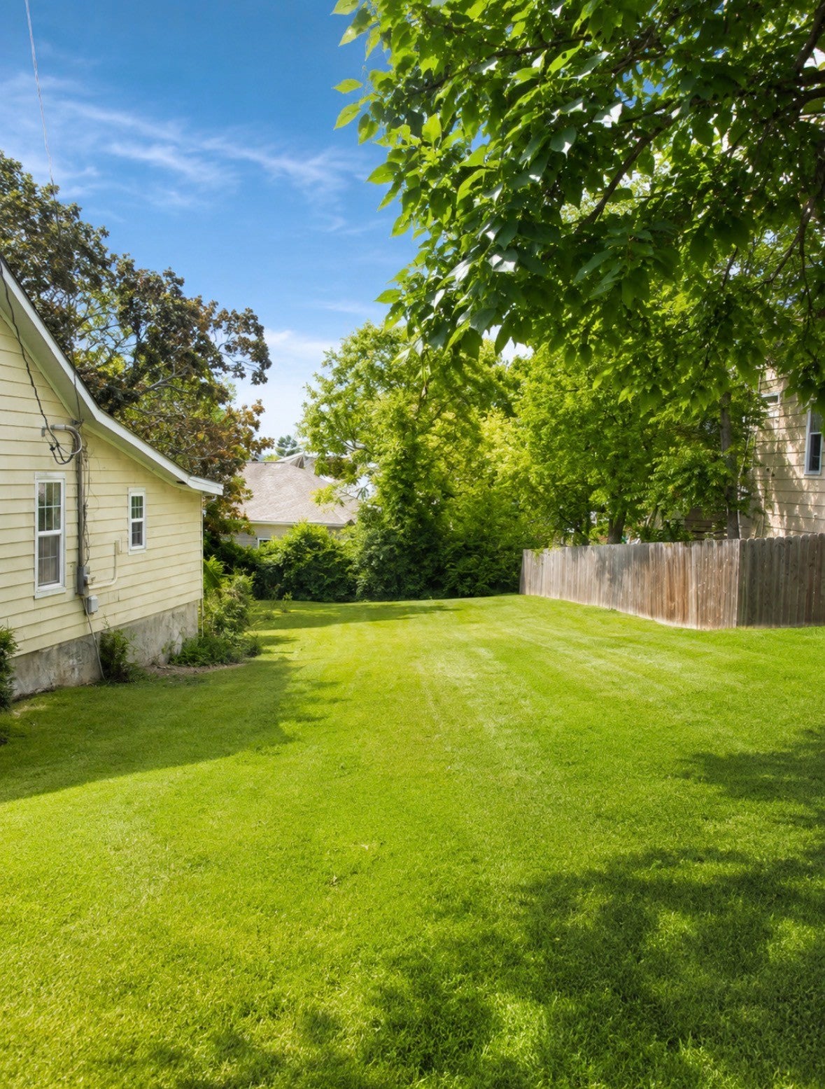 listing at 2324 Batavia St, Nashville