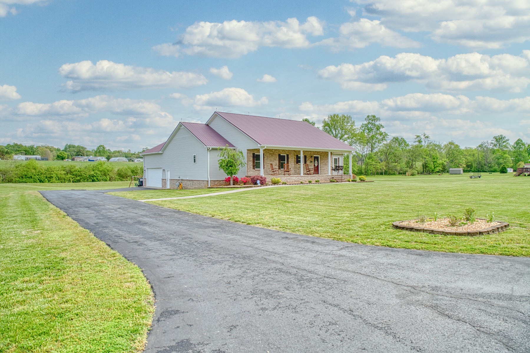 1606 Farmington Dr NW