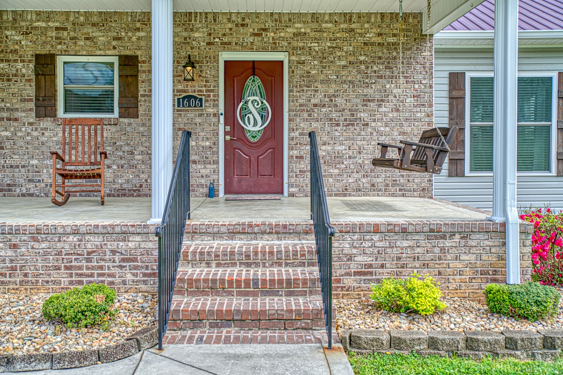 1606 Farmington Dr NW