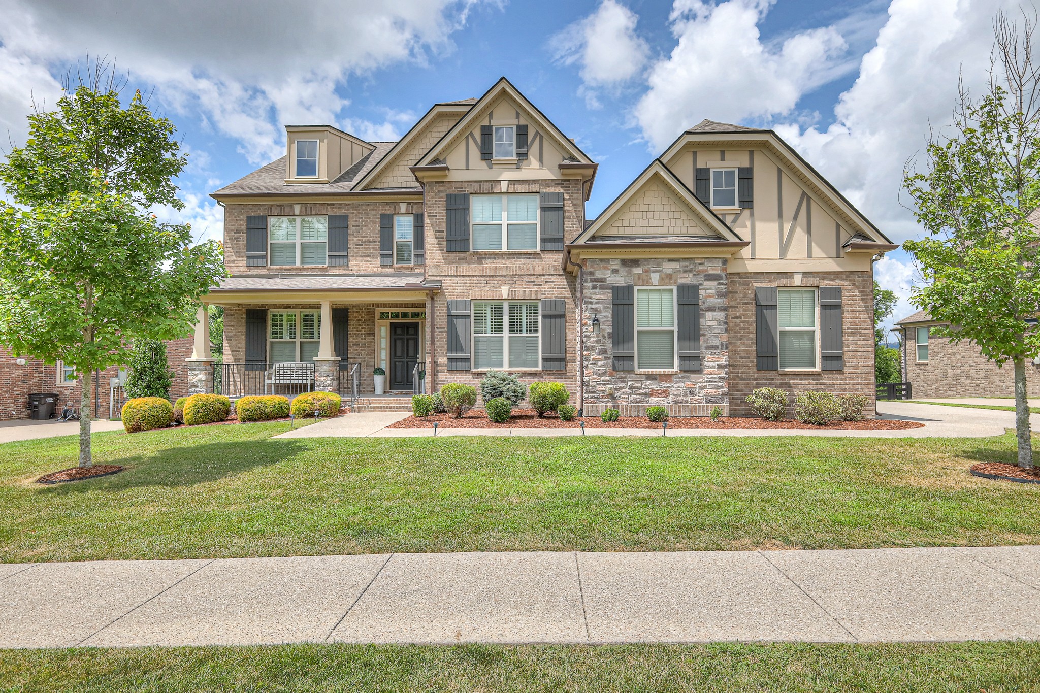 6689 Edgemore Dr
