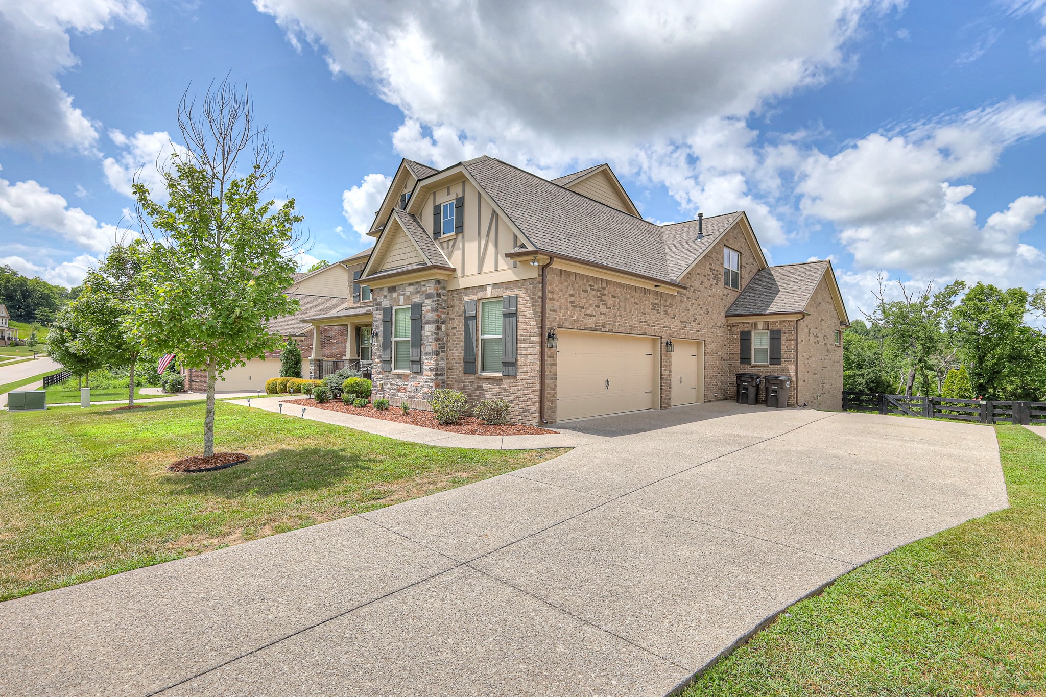 6689 Edgemore Dr