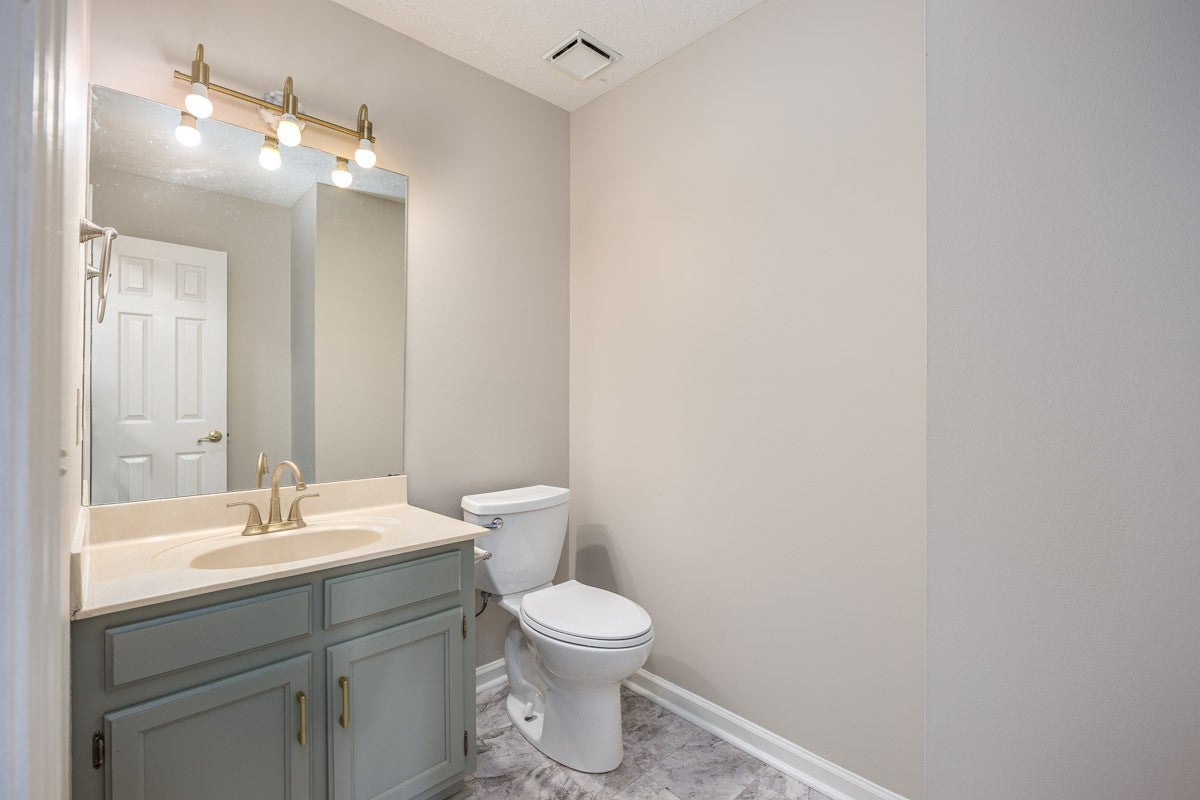 305 Roundhill Cv