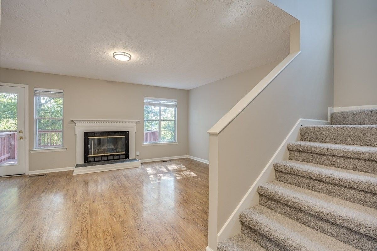 305 Roundhill Cv